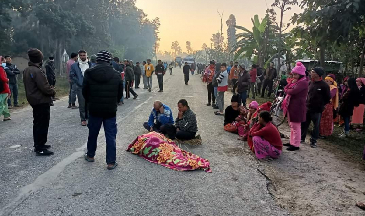 कञ्चनपुरमा गाडीले ठक्कर दिँदा एकजनाको मृत्य, पूर्व–पश्चिम राजमार्ग अवरुद्ध 